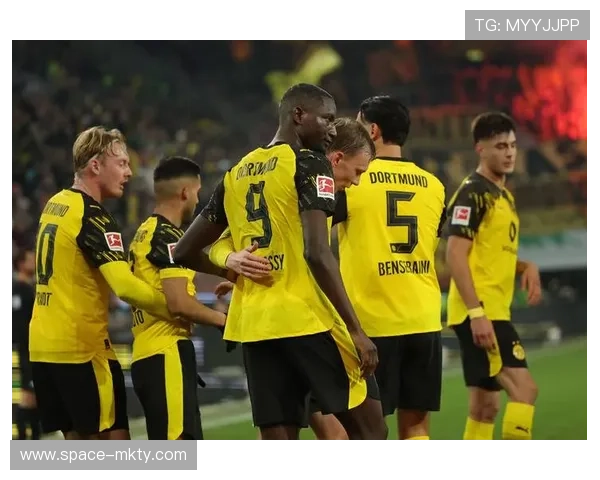 奥格斯堡门将达门扑救创个人纪录，获评满分