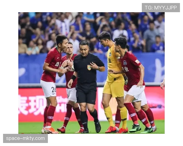 裁判争议再现:格鲁吉亚教练对-90公斤级半决赛判罚提出正式申诉