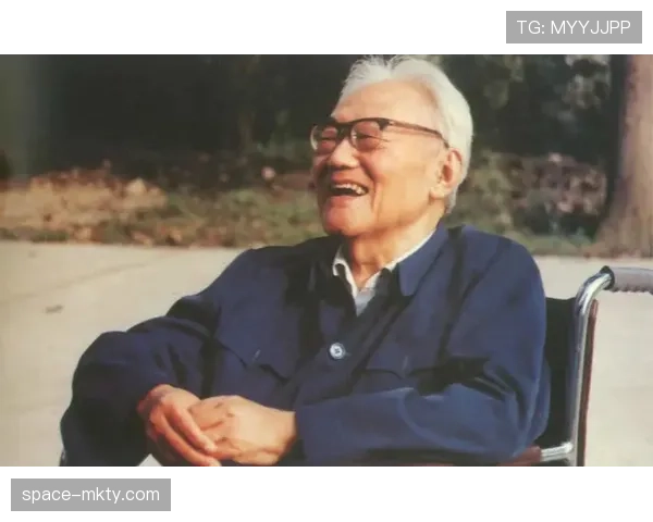 人物特写：镜头跟随RB莱比锡青训主管的一天